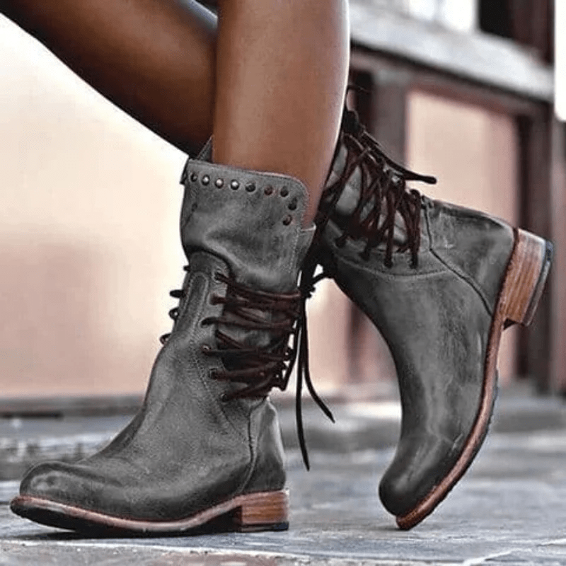 Elisa | Botas retro de media caña con cordones y tachuelas